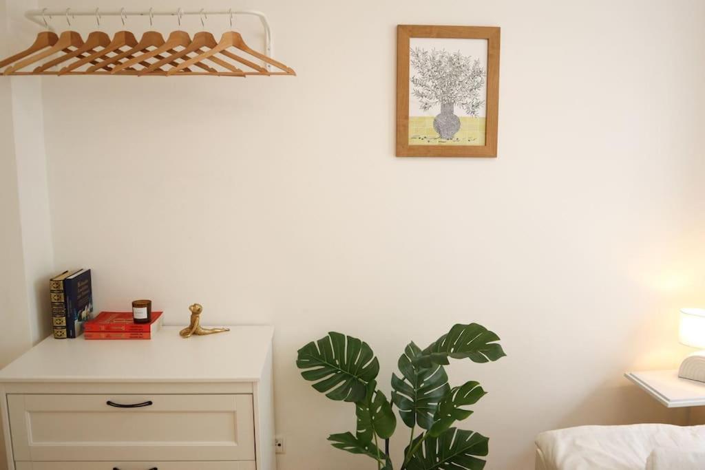 וינה Charming, Modern & Spacious Apartment מראה חיצוני תמונה