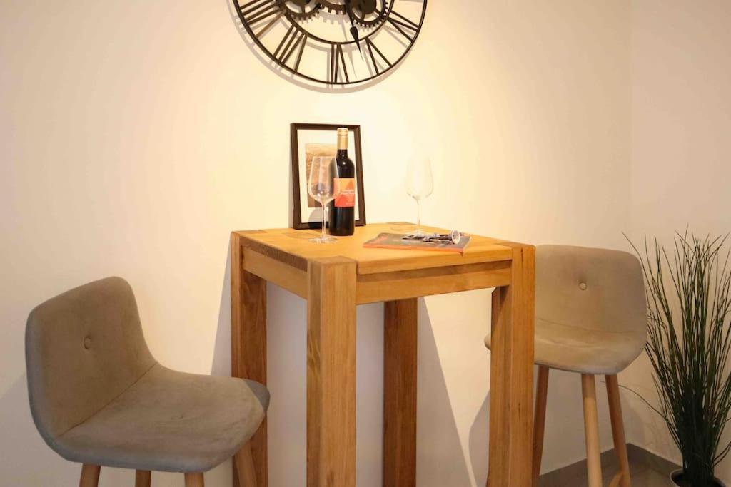 וינה Charming, Modern & Spacious Apartment מראה חיצוני תמונה