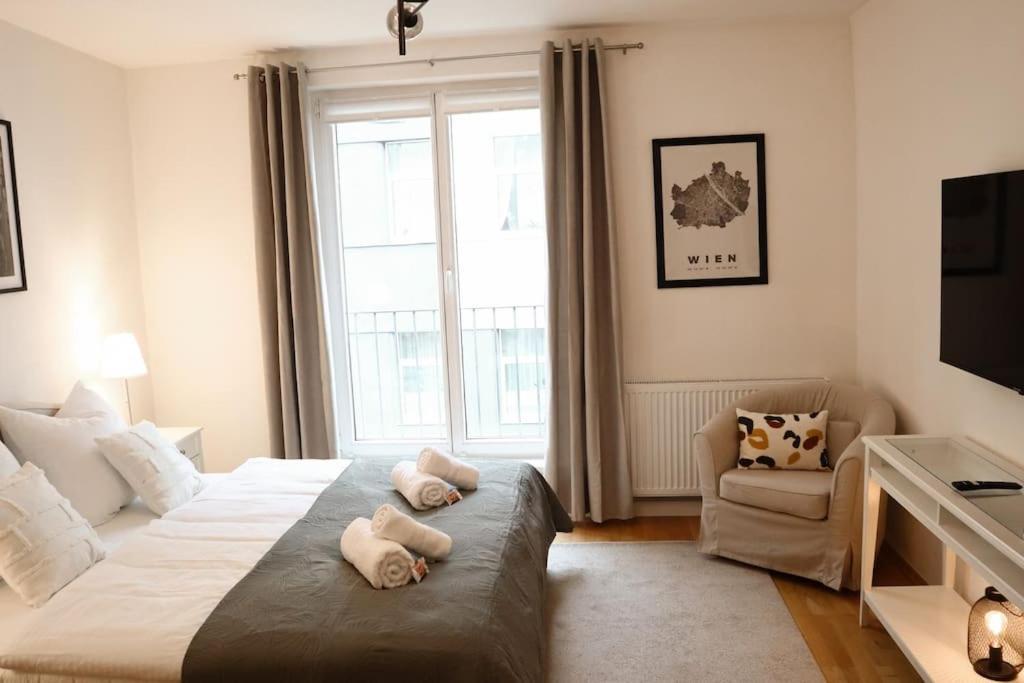 וינה Charming, Modern & Spacious Apartment מראה חיצוני תמונה