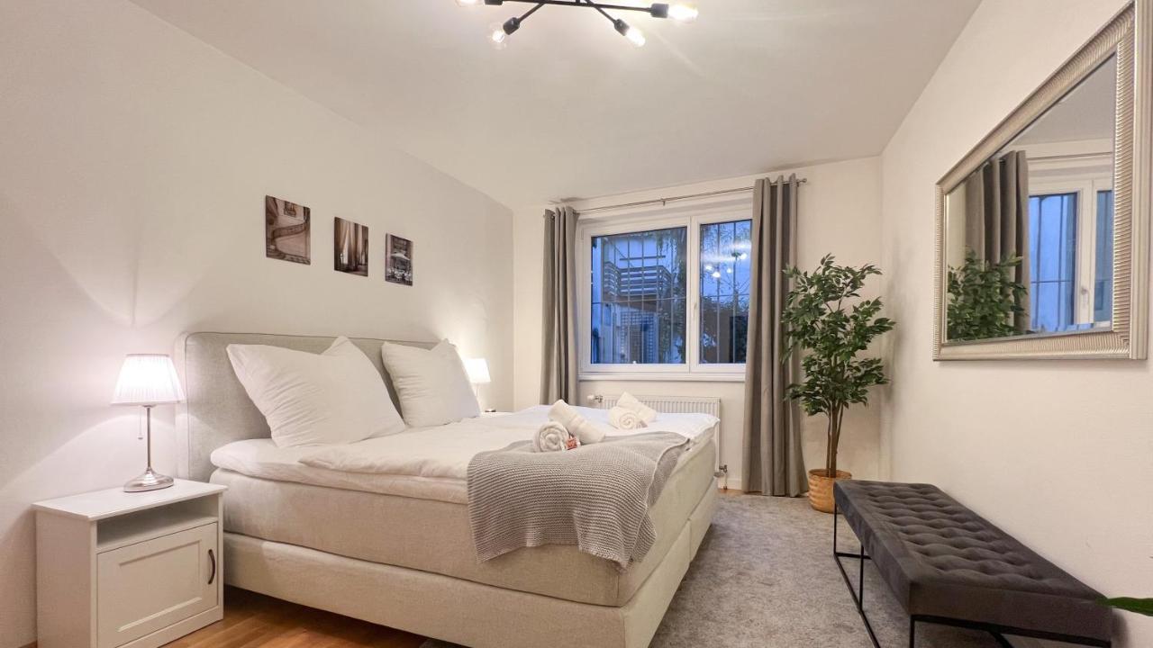 וינה Charming, Modern & Spacious Apartment מראה חיצוני תמונה